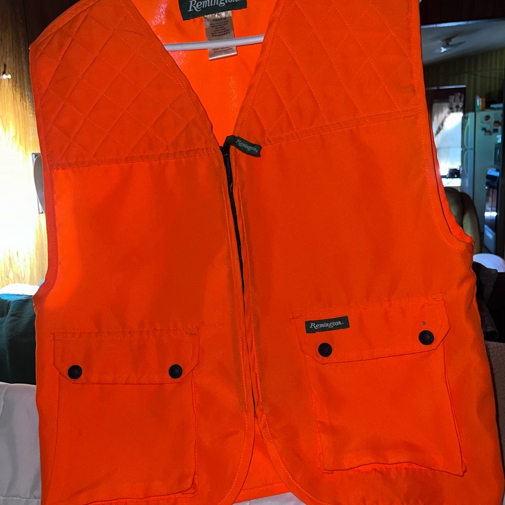 REMINGTON ORANGE VEST BOYS SIZE 18 YOUTH